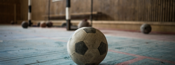 
            УЕФА отстранил российские футбольные клубы от участия еврокубках                                