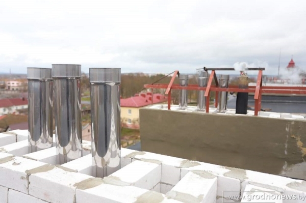 
            От экспериментальной квартиры до жилого дома. Как в Волковыске применяют итальянские технологии FITFIRE в газовых дымоходах                                