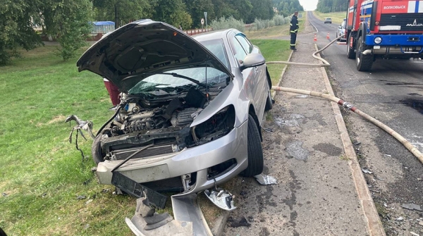 В Волковысском районе водитель уснул за рулем и въехал в фуру: пострадала пассажир