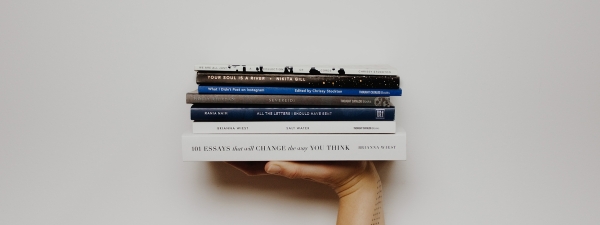 
            Секретарь «Единой России» пришла на траурный митинг в платье с надписью Party из пайеток                                