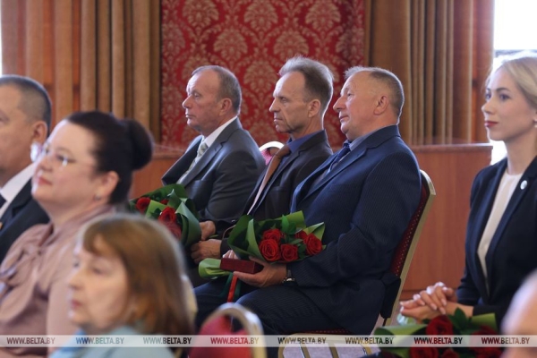 "Ваш труд виден и важен для государства". Премьер-министр вручил государственные награды "Ваш труд виден и важен для государства". Премьер-министр вручил государственные награды