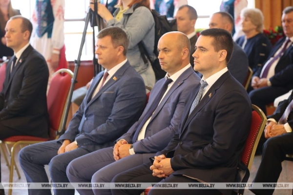 Головченко вручил государственные награды представителям различных сфер Головченко вручил государственные награды представителям различных сфер