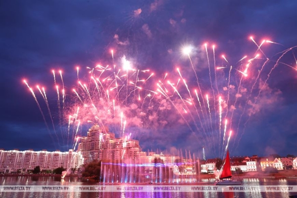 "На крыльях мечты". Республиканский праздник выпускников у Дворца спорта "На крыльях мечты". Республиканский праздник выпускников у Дворца спорта