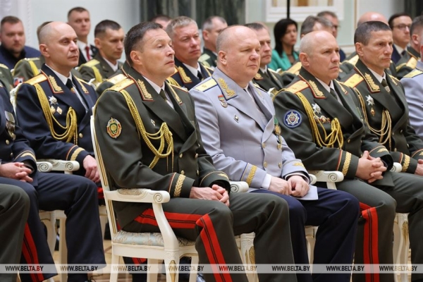 Лукашенко: жизнь без войны - результат кропотливой ежедневной работы Лукашенко: жизнь без войны - результат кропотливой ежедневной работы