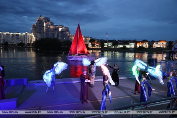 Лукашенко - молодежи: вы видите, что творится в мире, берегите свое и никому не отдавайте! Лукашенко - молодежи: вы видите, что творится в мире, берегите свое и никому не отдавайте!