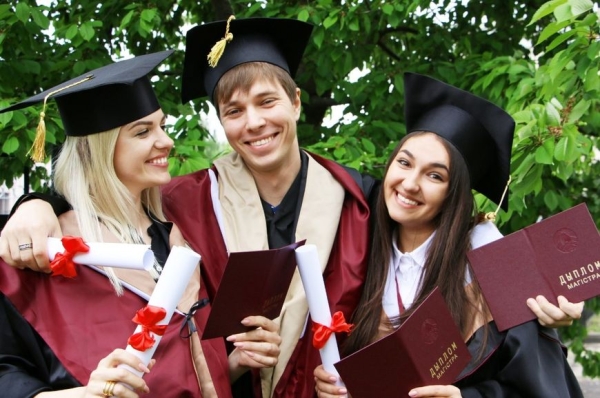 "Лучшие инвестиции - инвестиции в себя": интервью с начальником отдела магистратуры Инной Кисельниковой "Лучшие инвестиции - инвестиции в себя": интервью с начальником отдела магистратуры Инной Кисельниковой