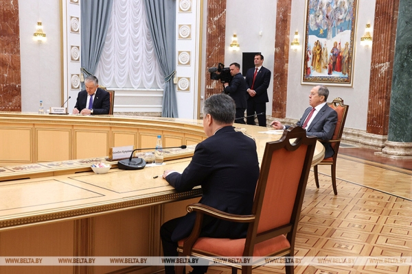 Укрепление доверия, истерики Запада и план действий в экономике. О чем говорил Лукашенко с главами МИД ОДКБ?