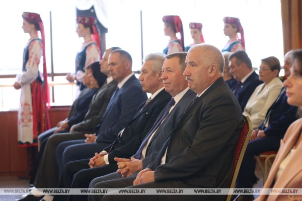 Головченко вручил государственные награды представителям различных сфер Головченко вручил государственные награды представителям различных сфер