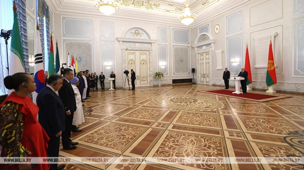 Секретное производство снарядов, резонансное интервью и посылы новым послам. Акценты горячей недели Президента