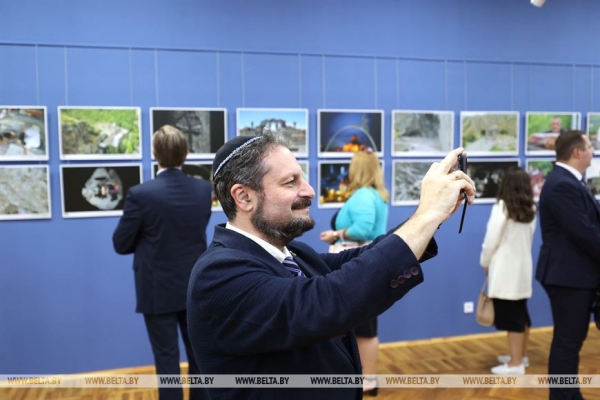 "Сам Бог велел воплотить эту идею в жизнь". Выставка фоторабот об Армении и Беларуси открылась в Минске "Сам Бог велел воплотить эту идею в жизнь". Выставка фоторабот об Армении и Беларуси открылась в Минске