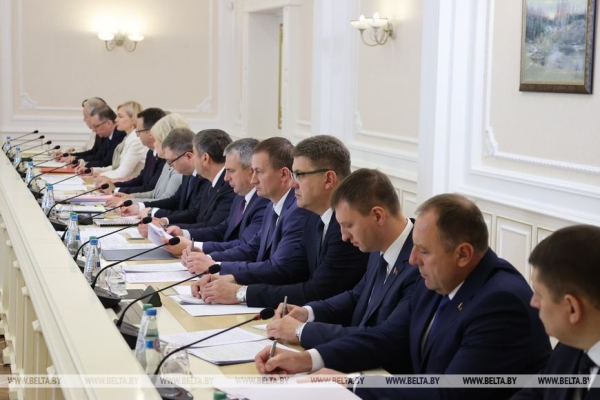 Лукашенко провел совещание по вопросам совершенствования кадровой политики Лукашенко провел совещание по вопросам совершенствования кадровой политики