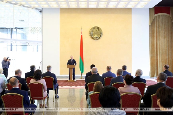 Головченко вручил государственные награды представителям различных сфер Головченко вручил государственные награды представителям различных сфер