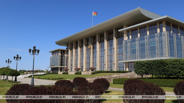 Лукашенко помог урегулировать ситуацию с ЧВК "Вагнер". Подробности напряженного переговорного дня Лукашенко помог урегулировать ситуацию с ЧВК "Вагнер". Подробности напряженного переговорного дня