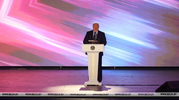 Лукашенко на празднике выпускников: вместе мы будем держать нашу страну, нашу Родину в наших руках