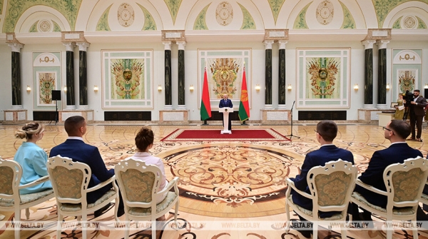 "Будущее непременно за вами". Почему Лукашенко всегда поддерживает молодое поколение "Будущее непременно за вами". Почему Лукашенко всегда поддерживает молодое поколение