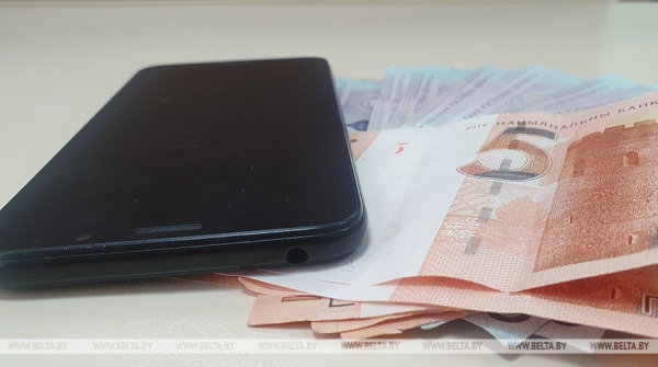Жительница Волковыска установила на смартфон программу удаленного доступа и лишилась более Br2 тыс.