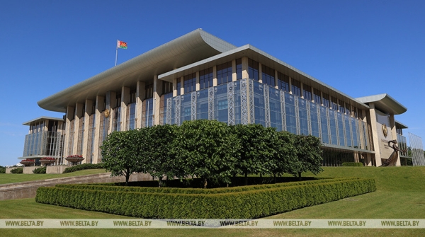 "Сильный Президент, влиятельный парламент..." Правовая формула определена в Беларуси