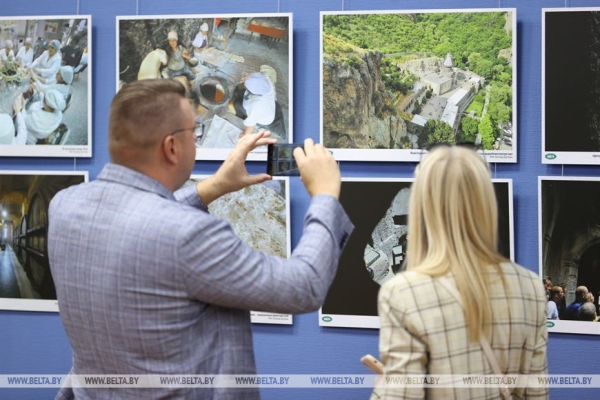 "Сам Бог велел воплотить эту идею в жизнь". Выставка фоторабот об Армении и Беларуси открылась в Минске "Сам Бог велел воплотить эту идею в жизнь". Выставка фоторабот об Армении и Беларуси открылась в Минске