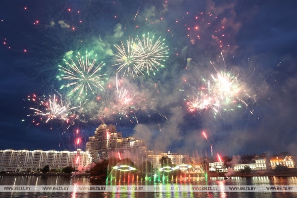 Лукашенко - молодежи: вы видите, что творится в мире, берегите свое и никому не отдавайте! Лукашенко - молодежи: вы видите, что творится в мире, берегите свое и никому не отдавайте!