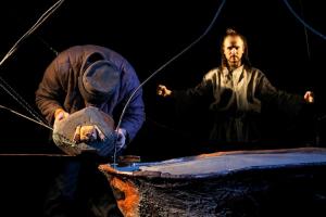 «Кацёл з каменьчыкамі» Уладзіміра Караткевіча – прэм’ера і дэбют у Тэатры «Лялька» «Кацёл з каменьчыкамі» Уладзіміра Караткевіча – прэм’ера і дэбют у Тэатры «Лялька»