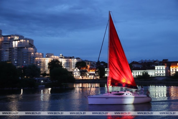 Лукашенко - молодежи: вы видите, что творится в мире, берегите свое и никому не отдавайте! Лукашенко - молодежи: вы видите, что творится в мире, берегите свое и никому не отдавайте!