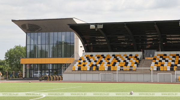 Для теннисистов, футболистов, борцов и атлетов. Спорткомплекс "Шахтер" прихорошился к II Играм стран СНГ Для теннисистов, футболистов, борцов и атлетов. Спорткомплекс "Шахтер" прихорошился к II Играм стран СНГ