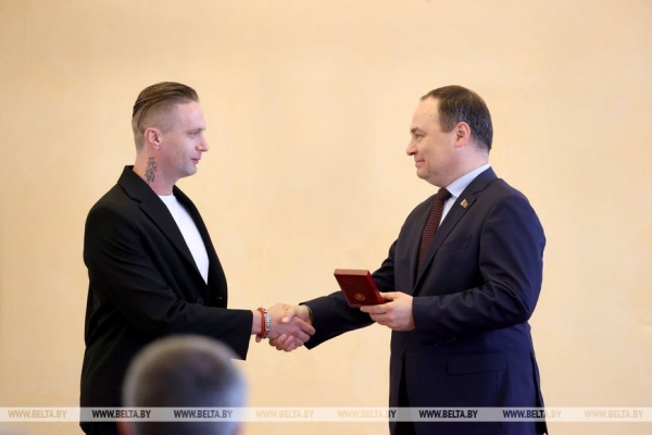 Головченко вручил государственные награды представителям различных сфер Головченко вручил государственные награды представителям различных сфер