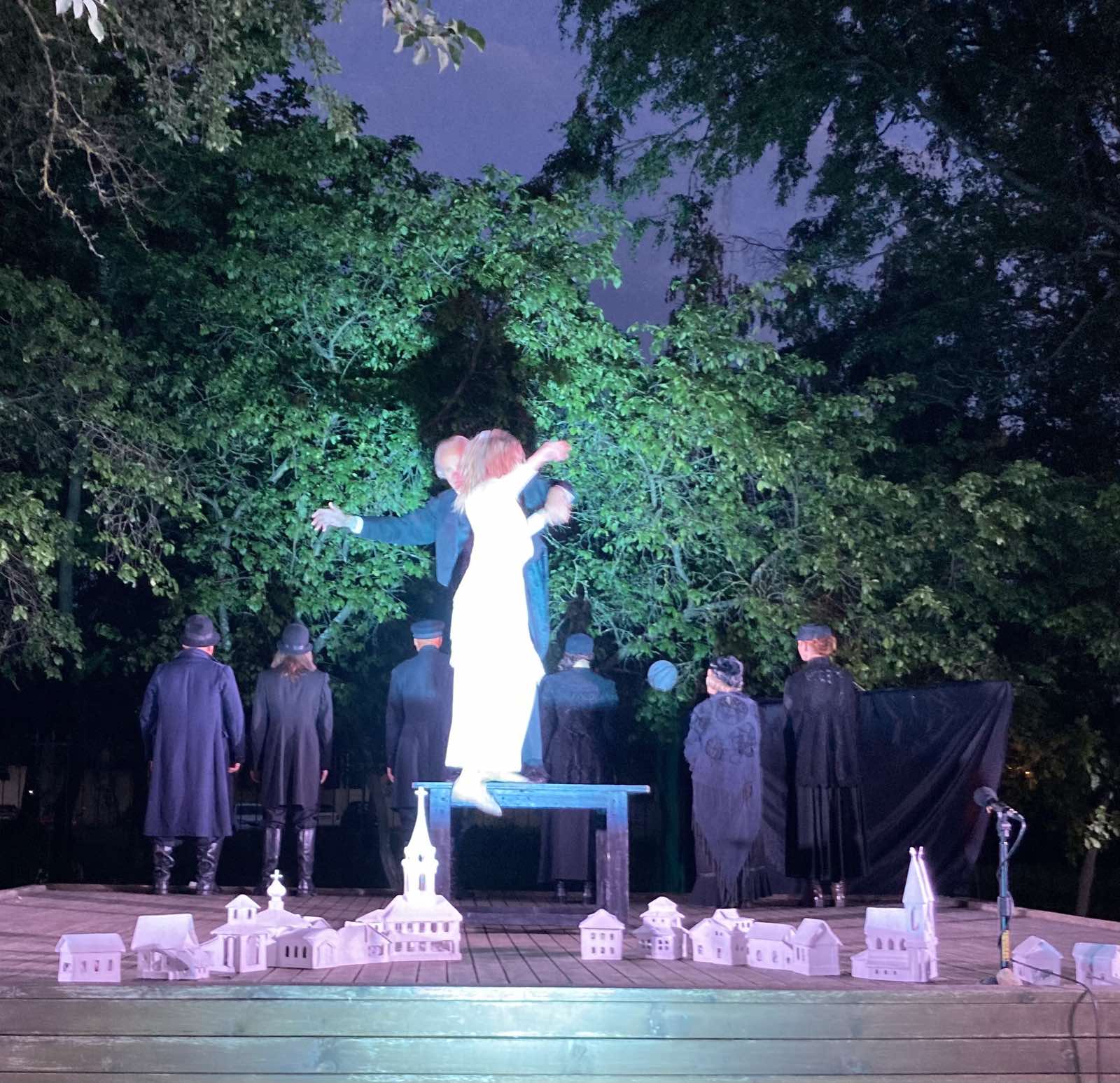 «Шагал. Шагал…» — пастаноўка Тэатра імя Якуба Коласа ў двары музея на Пакроўскай