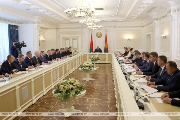 Секретное производство снарядов, резонансное интервью и посылы новым послам. Акценты горячей недели Президента