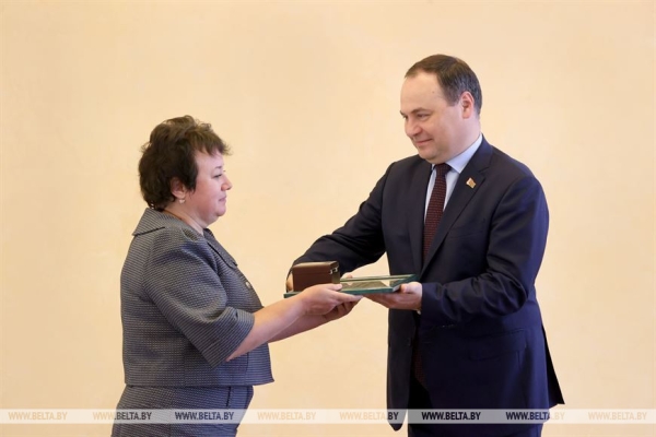 Головченко вручил государственные награды представителям различных сфер Головченко вручил государственные награды представителям различных сфер