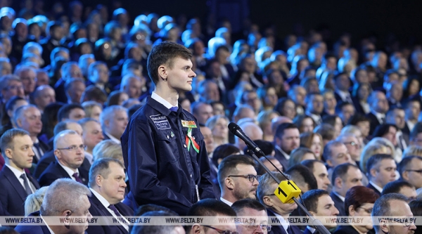 "Вы мне люди не чужие, родные!" В 2000-х Лукашенко поддержал это движение, и теперь оно известно на всю страну