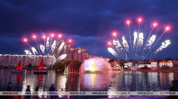 "На крыльях мечты". Республиканский праздник выпускников у Дворца спорта "На крыльях мечты". Республиканский праздник выпускников у Дворца спорта