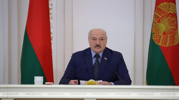 Лукашенко провел совещание по вопросам совершенствования кадровой политики Лукашенко провел совещание по вопросам совершенствования кадровой политики