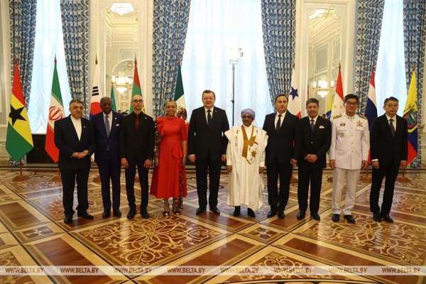 Секретное производство снарядов, резонансное интервью и посылы новым послам. Акценты горячей недели Президента