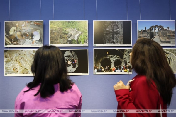 "Сам Бог велел воплотить эту идею в жизнь". Выставка фоторабот об Армении и Беларуси открылась в Минске "Сам Бог велел воплотить эту идею в жизнь". Выставка фоторабот об Армении и Беларуси открылась в Минске