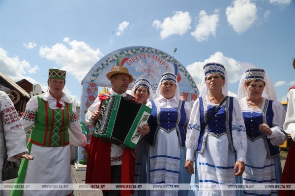 ФОТОРЕПОРТАЖ: Праздник "Купалье" ("Александрия собирает друзей") прошел в Шкловском районе ФОТОРЕПОРТАЖ: Праздник "Купалье" ("Александрия собирает друзей") прошел в Шкловском районе