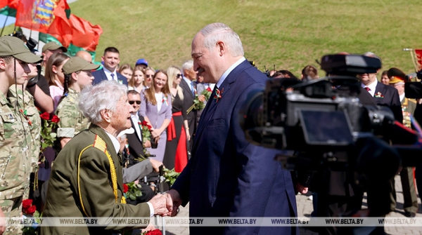 Выступление Лукашенко на церемонии возложения венка и цветов в мемориальном комплексе "Курган Славы"
