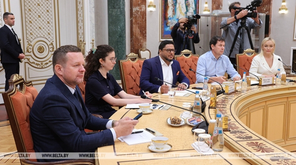 "Бомбическая пресс-конференция", "Правит железной рукой". Что западные СМИ написали о встрече с Лукашенко "Бомбическая пресс-конференция", "Правит железной рукой". Что западные СМИ написали о встрече с Лукашенко