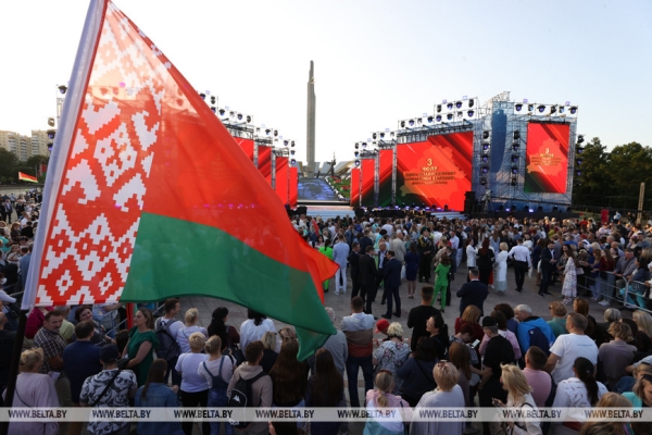 ФОТОРЕПОРТАЖ: День Независимости отпраздновали в Беларуси ФОТОРЕПОРТАЖ: День Независимости отпраздновали в Беларуси