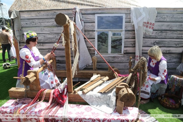 ФОТОРЕПОРТАЖ: Праздник "Купалье" ("Александрия собирает друзей") прошел в Шкловском районе ФОТОРЕПОРТАЖ: Праздник "Купалье" ("Александрия собирает друзей") прошел в Шкловском районе