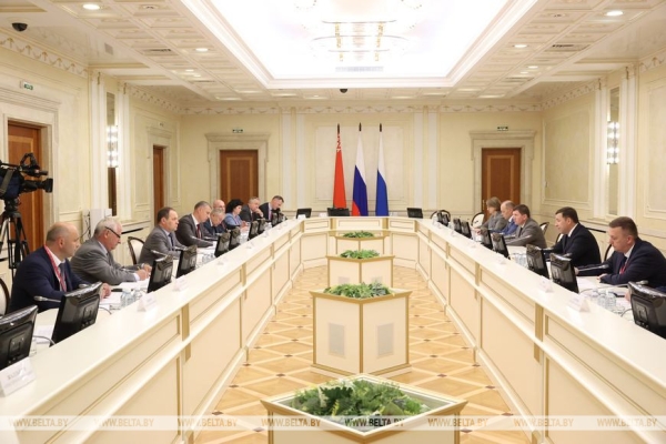 Авиация, промкооперация и открытие сети магазинов: Головченко о сотрудничестве со Свердловской областью Авиация, промкооперация и открытие сети магазинов: Головченко о сотрудничестве со Свердловской областью