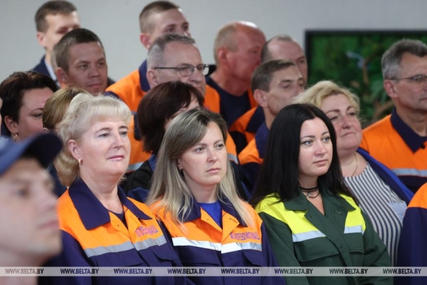 Лукашенко напомнил об инвестпроектах в регионах: каждый район должен зарабатывать себе деньги Лукашенко напомнил об инвестпроектах в регионах: каждый район должен зарабатывать себе деньги