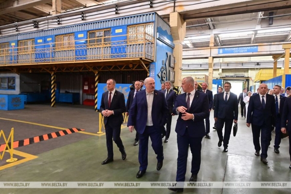 Лукашенко на "Могилевлифтмаше" призвал использовать нынешнее окно возможностей