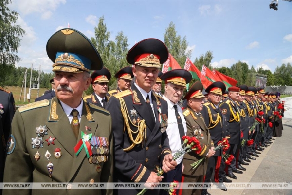 "Высота Владимирова - наша нравственная высота". Сергеенко на открытии мемориала в Могилевском районе