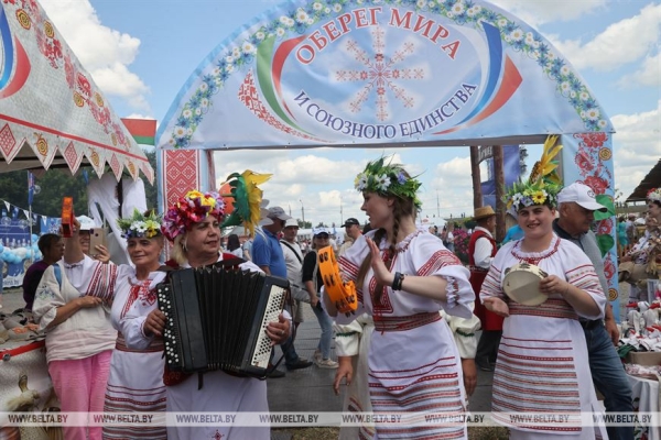 ФОТОРЕПОРТАЖ: Праздник "Купалье" ("Александрия собирает друзей") прошел в Шкловском районе ФОТОРЕПОРТАЖ: Праздник "Купалье" ("Александрия собирает друзей") прошел в Шкловском районе