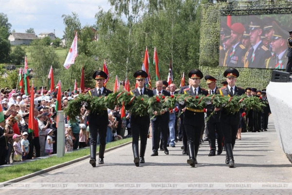 "Высота Владимирова - наша нравственная высота". Сергеенко на открытии мемориала в Могилевском районе
