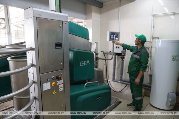 Лукашенко: наша задача - за пятилетку уйти от этих диких ферм и построить технологичные комплексы Лукашенко: наша задача - за пятилетку уйти от этих диких ферм и построить технологичные комплексы