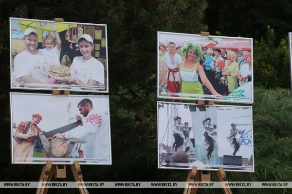 ФОТОРЕПОРТАЖ: Праздник "Купалье" ("Александрия собирает друзей") прошел в Шкловском районе ФОТОРЕПОРТАЖ: Праздник "Купалье" ("Александрия собирает друзей") прошел в Шкловском районе