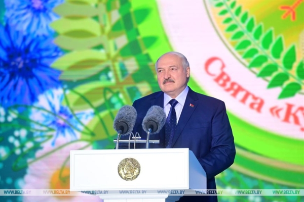 Лукашэнка: фестываль у Александрыi ўвасабляе спрадвечную спадчыну Беларусi Лукашэнка: фестываль у Александрыi ўвасабляе спрадвечную спадчыну Беларусi