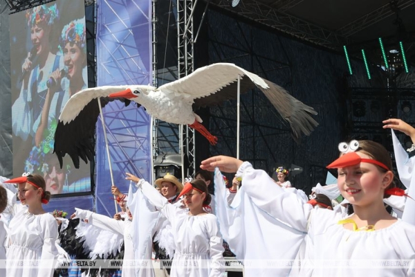 ФОТОРЕПОРТАЖ: Праздник "Купалье" ("Александрия собирает друзей") прошел в Шкловском районе ФОТОРЕПОРТАЖ: Праздник "Купалье" ("Александрия собирает друзей") прошел в Шкловском районе